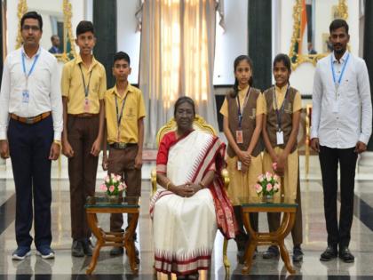 Children, dream of a big and developed India students of Pune interacted with the President Draupadi Murmu | 'मुलांनो मोठी अन् विकसित भारताची स्वप्ने पहा', पुण्यातील विद्यार्थ्यांनी राष्ट्रपतींची भेट घेऊन साधला संवाद