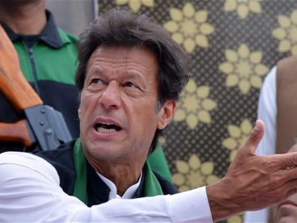 Imran Khan said ... we are very defensive | इम्रान खान बरसले... म्हणाले, आपण फारच बचावात्मक आहोत