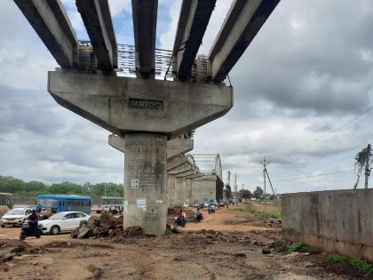 In Hingoli district, the main road will remain closed due to railway bridge work | रेल्वे पुलाच्या कामामुळे मुख्य रस्ता राहणार बंद; पर्यायी मार्गे वळविली वाहतूक