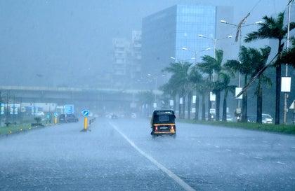 Monsoon Express to move faster Torrential rains in Mumbai | मान्सून एक्स्प्रेस वेगाने पुढे सरकणार! मुंबईत मुसळधारा