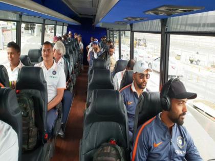 India vs Australia: Virat Kohli and co reach Adelaide for first Test against Australia - see pics | IND vs AUS : भारतीय संघ पहिल्या कसोटीसाठी अॅडलेडमध्ये दाखल, पाहा फोटो