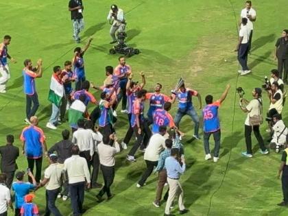 Team India Arrival indian cricket team Live updates t20 world cup winner team india victory parade wankhede stadium | Team India Arrival LIVE: 'वानखेडे'वर पोहोचताच विराट-रोहितचा जबरदस्त डान्स!