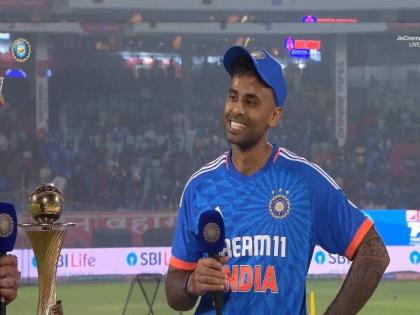 IND vs AUS 1st T20 Indian team captain Suryakumar Yadav has won the toss and elected to bowl first | IND vs AUS 1st T20 : टीम इंडियानं टॉस जिंकला! नव्या चेहऱ्यांना संधी; 'सूर्या'च्या खांद्यावर भारताची मदार