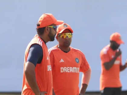  IND vs ENG Test Series Before the second Test match, Sarfraz Khan practiced with the Indian players along with Team India captain Rohit Sharma | IND vs ENG: सर्फराजचा 'फेव्हरेट' खेळाडूसोबत सराव; दुसऱ्या सामन्यात भारताची 'कसोटी'