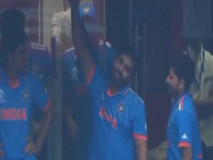    IND vs NZ Shreyas Iyer's century and indian captain Rohit sharma's  funny celebration going viral on social media  | IND vs NZ : श्रेयस अय्यरचे शतक अन् रोहितचे भन्नाट सेलिब्रेशन; भारतीय कर्णधाराचा Funny Video Viral