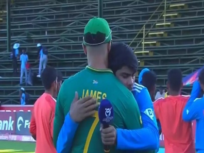 ICC Mens U19 World Cup 2024 South African players emotional after defeat, Indian captain Uday Saharan cheers them on, see here pics | IND vs SA: पराभव होताच आफ्रिकेचे खेळाडू रडले; भारतीय शिलेदारांनी दिला धीर