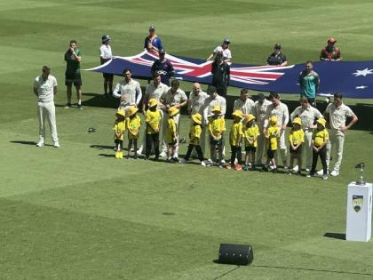 AUS vs WI 2nd Test : Cameron Green who is tested positive for Covid-19 is playing the test match against West Indies and is seen maintaining the distance during the national Anthem | असं का? कसोटी संघात स्थान तर दिलं, पण इतरांपासून कॅमेरून ग्रीनला दूर उभं राहण्यास सांगितलं
