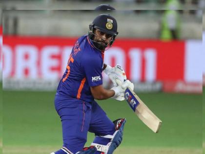 Asia Cup 2022 Ind vs HK : Rohit Sharma becomes the first male player to score 3500 runs in T20I history. | T20 Asia Cup 2022 Ind vs HK : Rohit Sharma ची १ धाव ठरली विश्वविक्रमी, ट्वेंटी-२०त असा पराक्रम करणारा पहिलाच फलंदाज 