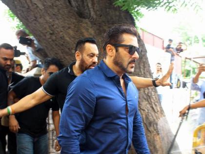 salman Khan's ex-bodyguard creates ruckus on road, locals call cops for help | PICS : अन् सलमान खानच्या ‘एक्स-बॉडीगार्ड’ला पोलिसांनी दोरखंडाने बांधले, बातमी वाचून बसेल धक्का  