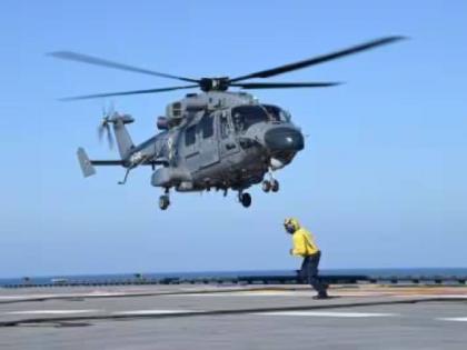 mumbai indian navy helicopter makes emergency landing crew rescued | India Navy Chopper Accident: भारतीय नौदलाच्या हेलिकॉप्टरचे मुंबईच्या किनारपट्टीवर आपत्कालीन लँडिंग, चालक दल सुरक्षित