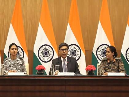 India Pakistan Conflict: Pakistan attacked 36 places in India using 300 to 400 drones manufactured in Turkey, Colonel Sophia Qureshi gave information | तुर्कीत निर्मिती झालेल्या ३०० ते ४०० ड्रोनद्वारे पाकिस्तानचा भारतातील ३६ ठिकाणी हल्ला, कर्नल सोफिया कुरेशी यांनी दिली माहिती India Pakistan Conflict: Pakistan attacked 36 places in India using 300 to 400 drones manufactured in Turkey, Colonel Sophia Qureshi gave information | तुर्कीत निर्मिती झालेल्या ३०० ते ४०० ड्रोनद्वारे पाकिस्तानचा भारतातील ३६ ठिकाणी हल्ला, कर्नल सोफिया कुरेशी यांनी दिली माहिती