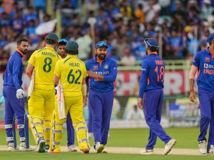 India Vs Australia: A sudden commotion broke out in the field in Chennai, the match had to be stopped for some time | India Vs Australia: चेन्नईतील मैदानात अचानक उडाला गोंधळ, काही काळासाठी थांबवावा लागला सामना 