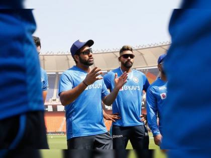 IND vs WI, 1st ODI Live Updates : India wins the toss and decides to bowl first against windiescricket  as Deepak Hooda makes his international debut, This is the 1000thODI for India | IND vs WI, 1st ODI Live Updates : टीम इंडियानं इतिहास घडवला; रोहित शर्माने नाणेफेक जिंकली अन् तगड्या फलंदाजाला पदार्पणाची संधी दिली 