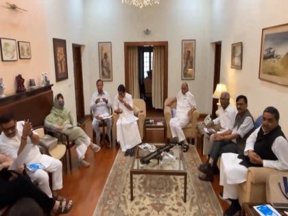 india-alliance-coordination-committee-meeting-at-ncp-sharad-pawar-house-delhi | शरद पवारांच्या निवासस्थानी INDIA आघाडीची बैठक; भोपाळमध्ये होणार पहिली संयुक्त सभा