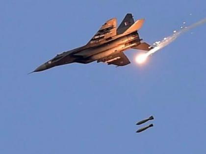 jaish e muhammed leader masood azhar brother has in an audio confirmed that indian fighter jets hit the jem camp | एअर स्ट्राइकमुळे मोठे नुकसान; पाकिस्तानने नाकारले, पण 'जैश'ने केले मान्य 