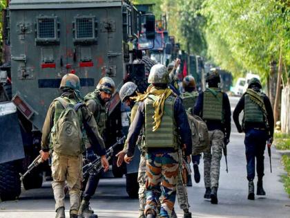 Fierce encounter in Doda, Jammu and Kashmir, Army captain martyred, 4 terrorists killed  | जम्मू-काश्मीरमधील डोडा येथे भीषण चकमक, लष्कराच्या कॅप्टनला वीरमरण, ४ दहशतवाद्यांचा खात्मा 