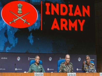 Operation Sindoor Indian Army alleges in press conference that Pakistani army helped terrorists | Operation Sindoor : "हौसले बुलंद हो, तो..." क्रिकेटचा किस्सा ऐकवत DGMO नी दिला स्पष्ट मेसेज, पाकचा 'खेळ खल्लास' कसा केला ते सांगितलं! Operation Sindoor Indian Army alleges in press conference that Pakistani army helped terrorists | Operation Sindoor : "हौसले बुलंद हो, तो..." क्रिकेटचा किस्सा ऐकवत DGMO नी दिला स्पष्ट मेसेज, पाकचा 'खेळ खल्लास' कसा केला ते सांगितलं!