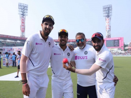 Indian fast bowlers dominate on Indian pitches | भारतीय खेळपट्ट्यांवर वेगवान गोलंदाजांचा दबदबा