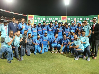 India's bat in the ODI series, Groodzep in the Virat Boomara ranking | वनडे मालिकेतील विजयाने टीम इंडियाची बल्ले बल्ले, विराट, बुमराहची क्रमवारीत गरुडझेप 