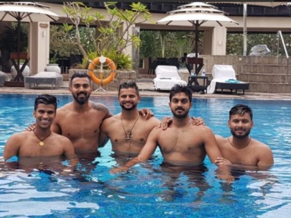 Nidahas Trophy 2018: Indian cricketers 'junk' after jimi ... | Nidahas Trophy 2018 : जिमनंतर केली भारतीय क्रिकेटपटूंनी ' अशी ' मस्ती...