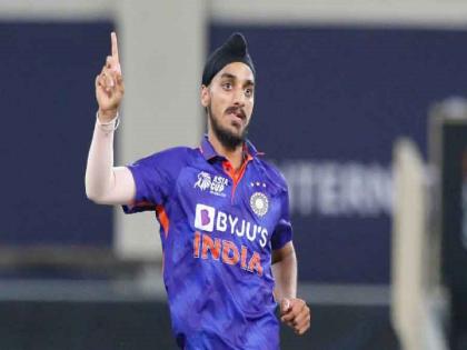 Indian fans called Arshdeep singh a 'traitor' in front of everyone, see here bowler reaction  | Arshdeep singh: भारतीय फॅन्सने सर्वांसमोर अर्शदीपला म्हटले 'गद्दार', गोलंदाजाने दिली 'ही' प्रतिक्रिया