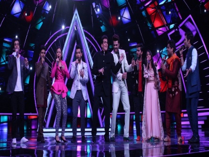 Tips for Superstar Jitendra giving Indian Idol contestants | सुपरस्टार जितेंद्र यांनी इंडियन आयडलच्या स्पर्धकांना दिल्या या टिप्स