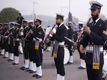 Indian Navy band plays RD Burmans 'Monica Oh My Darling...Duniya Mein Logon Ko' during Republic Day parade rehearsal | REPUBLIC DAY 2022 : 'मोनिका ओह माय डार्लिंग...', भारतीय नौदलाचा जबरदस्त परफॉर्मेंस, व्हिडिओ व्हायरल