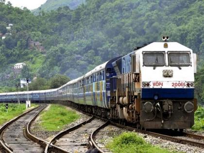 You can get a seat even if you have a railway waiting ticket Indian Railway | Indian Railway: रेल्वेचे वेटिंग तिकीट असले तरीही तुम्हाला मिळू शकते जागा! 