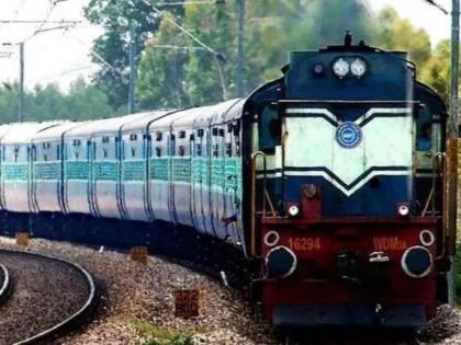Shocking TC beaten up by tearing his clothes in a running train Incident in LTT-Hatia Express | धक्कादायक...! धावत्या ट्रेनमध्ये टीसीला कपडे फाडून मारहाण! एलटीटी-हटिया एक्सप्रेसमधील घटना