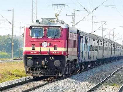 Akola: Extension of two special express running through Akola till end of September | Akola: अकोलामार्गे धावणाऱ्या दोन विशेष एक्स्प्रेसना सप्टेंबर अखेरपर्यंत मुदतवाढ