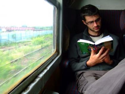 These six things can not be boring even though the long journey of the train. | या सहा गोष्टींमुळे रेल्वेचा प्रवास कितीही लांबचा असला तरी कंटाळवाणा होत नाही.