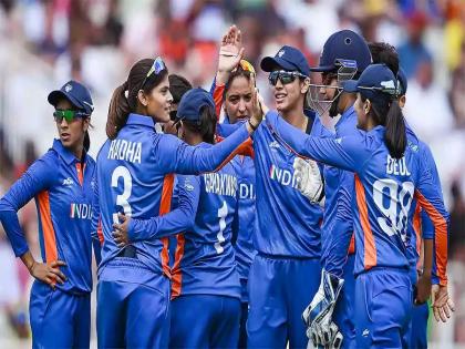 Indian women's team has taken 4 wickets for 64 runs in 11.3 overs of Pakistan | IND-W vs PAK- W:भारताच्या वाघिणींनी पाकिस्तानला लोळवलं! अवघ्या ६४ धावांवर ४ जणांना पाठवले माघारी