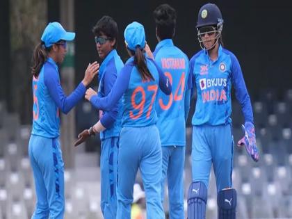 The Indian women's team lost the title in hand, beating South Africa in the tri-series | भारतीय महिला संघाने हातातील जेतेपद गमावले, तिरंगी मालिकेत दक्षिण आफ्रिकेची बाजी