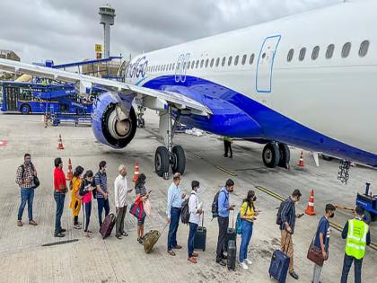 Indigo: Bird hits Indigo flight from Patna to Delhi; 175 passengers panic | पाटण्याहून दिल्लीला जाणाऱ्या Indigo विमानाला पक्षी धडकला; १७५ प्रवासी प्रचंड घाबरले, पुढे... Indigo: Bird hits Indigo flight from Patna to Delhi; 175 passengers panic | पाटण्याहून दिल्लीला जाणाऱ्या Indigo विमानाला पक्षी धडकला; १७५ प्रवासी प्रचंड घाबरले, पुढे...