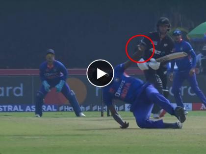 IND vs NZ, 2nd ODI Live : New Zealand 15 for 5 at Raipur, What a catch by Hardik, unbelievable reflex catch with the left hand, Video  | IND vs NZ, 2nd ODI Live : ५ बाद १५ धावा! हार्दिक पांड्याने अविश्वसनीय झेल घेतला, जगभरात आता त्याचीच हवा; Video 