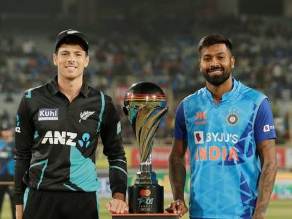 IND vs NZ, 2nd T20I Live : New Zealand have won the toss and they've decided to bat first, Yuzvendra Chahal in for Umran Malik. Still no place for Prithvi Shaw | IND vs NZ, 2nd T20I Live : पृथ्वी शॉ याला पुन्हा बाकावर बसवले, हार्दिक पांड्याने प्लेइंग इलेव्हनमध्ये एक बदल केला