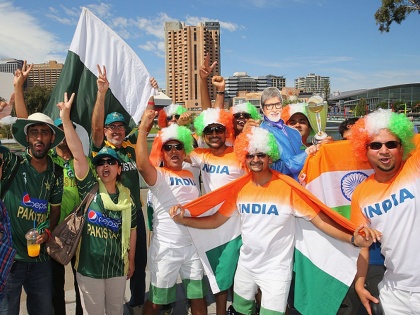 ICC World Cup 2019 : Shoaib Malik doesn't like the use of word "war" in relation to Indo-Pak WC clash | ICC World Cup 2019 : भारत-पाक सामन्याला युद्ध म्हणून का बघता?; पाकिस्तानच्या माजी कर्णधाराचा सवाल