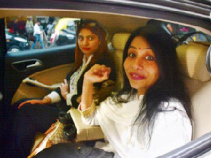 indrani mukherjee finally out of jail after six and a half years | इंद्राणी मुखर्जी अखेर कारागृहाबाहेर; साडेसहा वर्षांनी सुटका, म्हणाली, ‘मैं बहुत खुश हूँ...’