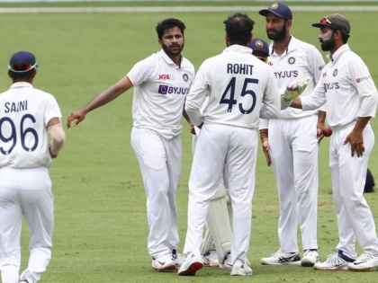 Indian players to take COVID tests before checking into team hotel in Chennai | टीम इंडियाच्या खेळाडूंची होणार पुन्हा कोरोना चाचणी; जाणून घ्या कारण
