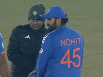 India vs Afghanistan 1st T20I Marathi Update : Rohit Sharma using Hot Water Bag to Warm his Hand from the Chillness | कडाक्याच्या थंडीत रोहित शर्माचा 'जुगाड', कॅच घेतल्यानंतर हाताला झिणझिण्या अन्...  