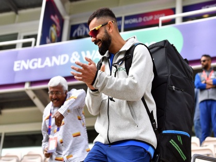 ICC World Cup 2019 : Virat Kohli In Indian Team New orange Jersy | ICC World Cup 2019 : भारतीय संघाची 'भगवी' जर्सी कशी आहे, जाणून घ्या!