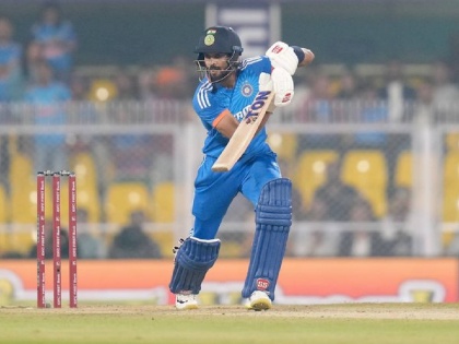 India vs Australia 3rd T20I Live : FIRST INTERNATIONAL CENTURY FOR RUTURAJ GAIKWAD ( 123*) with 13 fours and 7 sixes, India 222/3 | ऋतु'राज'! १३ चौकार, ७ षटकारांसह गायकवाडने झळकावले पहिले शतक, ऑस्ट्रेलियाची धुलाई