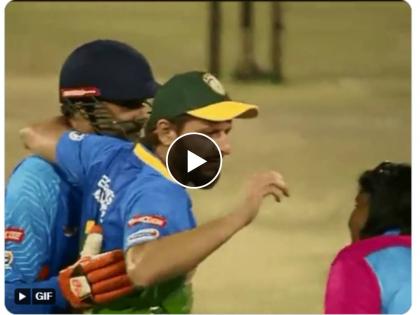 Video : Shahid Afridi hugs Harbhajan Singh and was about to hug umpire but realized it's a lady so ends with a hand shake  | Video : शाहिद आफ्रिदीने आधी हरभजन सिंगला मिठी मारली अन् नंतर 'लेडी' अम्पायरकडे वळला, पण अचानक... 