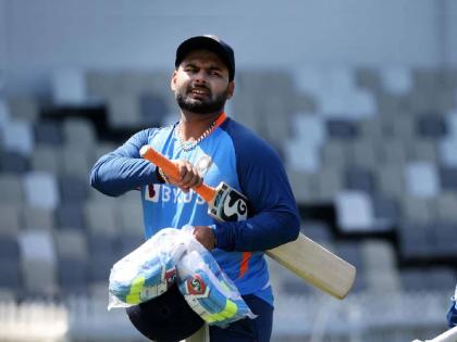 IND vs BAN 1st Test :  Rishabh Pant joins squad in Dhaka, but BCCI announces new vice-captain for 1st TEST, Shubman Gill & KL Rahul to open for India | IND vs BAN 1st Test : रिषभ पंत भारताच्या ताफ्यात दाखल झाला, पण BCCI ने नवा उप कर्णधार निवडला; ओपनिंगला उतरणार नवी जोडी