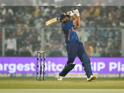 IND vs ENG 1st T20 I Live Updates : Rohit Sharma surpasses Virat Kohli to become the quickest Indian captain to reach 1,000 runs in T20is, he is out on 24 runs | Rohit Sharma, IND vs ENG 1st T20 I Live Updates : ४,४,४,४,४! रोहित शर्मा बरसला, पुनरागमनाच्या सामन्यात विराट कोहलीचा विक्रम मोडला 