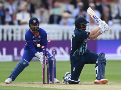 IND vs ENG 2nd ODI Live Updates : Sachin Tendulkar- Sourav Ganguly and MS Dhoni-Suresh Raina together watching the match at Lord's, Photo viral  | MS Dhoni vs Suresh Raina, IND vs ENG 2nd ODI Live Updates : महेंद्रसिंग धोनी - सुरेश रैना यांच्यात खरंच वाद सुरू आहे का?; लॉर्ड्सवर मिळाले उत्तर, Photo Viral 