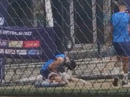 BREAKING : Virat Kohli got hit by Harshal in the groin. Was uneasy and little later left the nets, but he is fully fine and he giving selfie to fans | T20 World Cup, IND vs ENG Semi Final : काल रोहित, आज विराट कोहली! हर्षल पटेलच्या गोलंदाजीवर स्टार फलंदाज जखमी, जाणून घ्या अपडेट्स