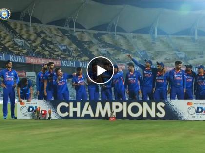 IND vs SL, 3rd ODI Live : Captain Rohit Sharma hands the trophy to Mohammad Siraj, Watch Video  | IND vs SL, 3rd ODI Live : रोहित शर्माने मालिका विजयाची ट्रॉफी हातात दिली अन् इमोशनल झाला खेळाडू; पाहा Video 