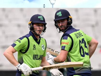 ENG vs IRE, T20 World Cup : England need 158 runs to register their 2nd win in this World Cup. Ireland crumbled from 103/1 to 157 all out. | ENG vs IRE, T20 World Cup : आयर्लंडने गमावल्या ५४ धावांत ९ विकेट्स; इंग्लंडच्या गोलंदाजांना झोडून काढल्यानंतर घसरली गाडी  