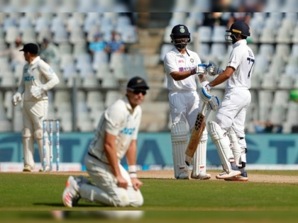 IND vs NZ, 2nd Test Live Updates : 14th wicket for Ajaz Patel in this Test match, New Zealand needs 540 runs to win, India declare their innings on 276/7 | IND vs NZ, 2nd Test Live Updates : भारतानं दुसऱ्या कसोटीत न्यूझीलंडसमोर उभं केलं तगडं आव्हान, एजाझ पटेलनं पुन्हा दाखवला करिष्मा